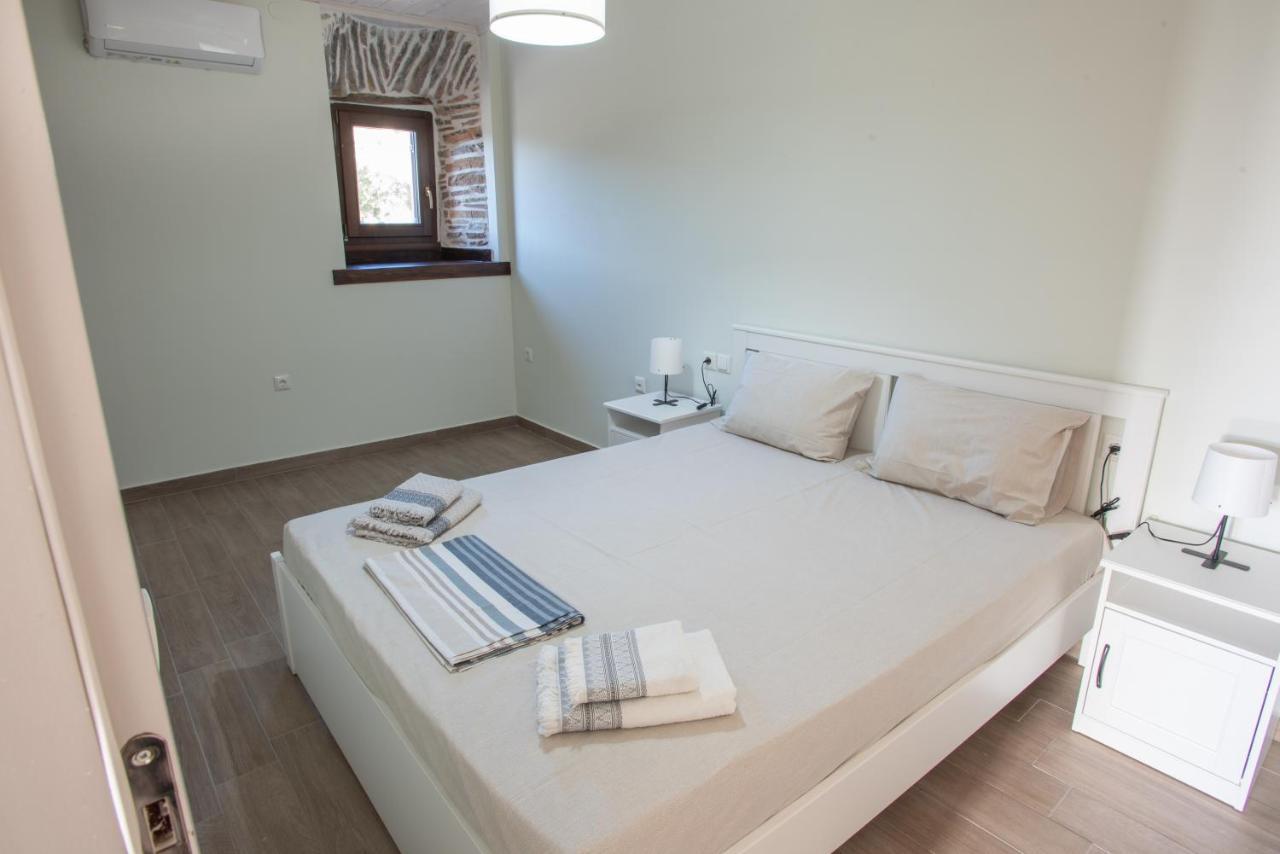 Με Θέα Το Ηλιοβασιλεμα 2 Villa Áfissos Buitenkant foto