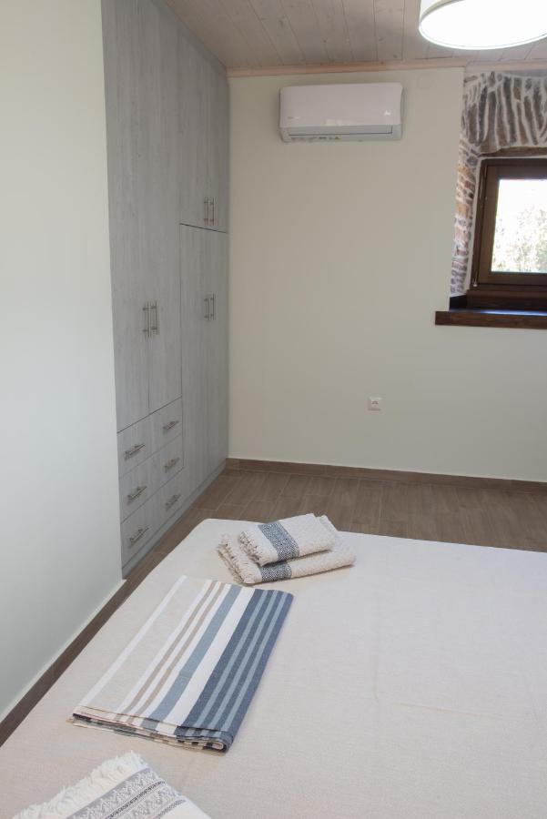 Με Θέα Το Ηλιοβασιλεμα 2 Villa Áfissos Buitenkant foto