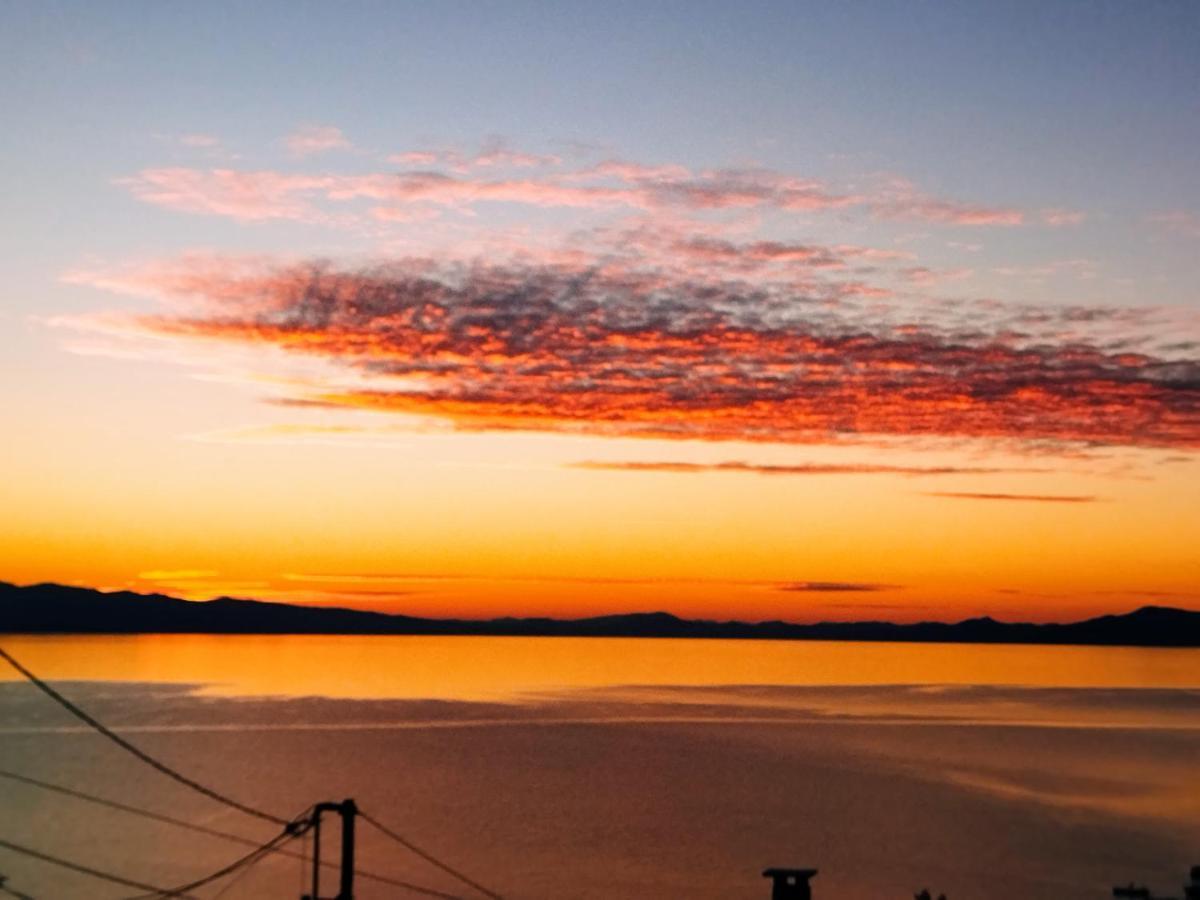 Με Θέα Το Ηλιοβασιλεμα 2 Villa Áfissos Buitenkant foto