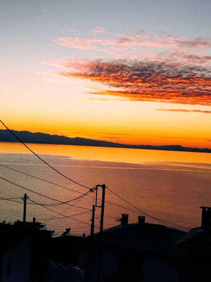 Με Θέα Το Ηλιοβασιλεμα 2 Villa Áfissos Buitenkant foto