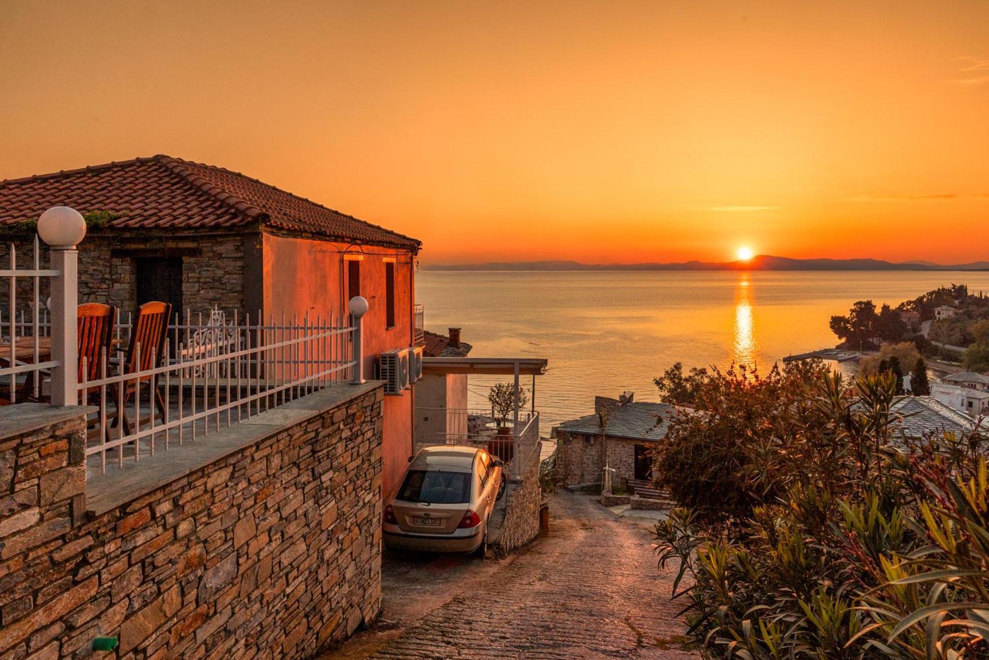Με Θέα Το Ηλιοβασιλεμα 2 Villa Áfissos Buitenkant foto