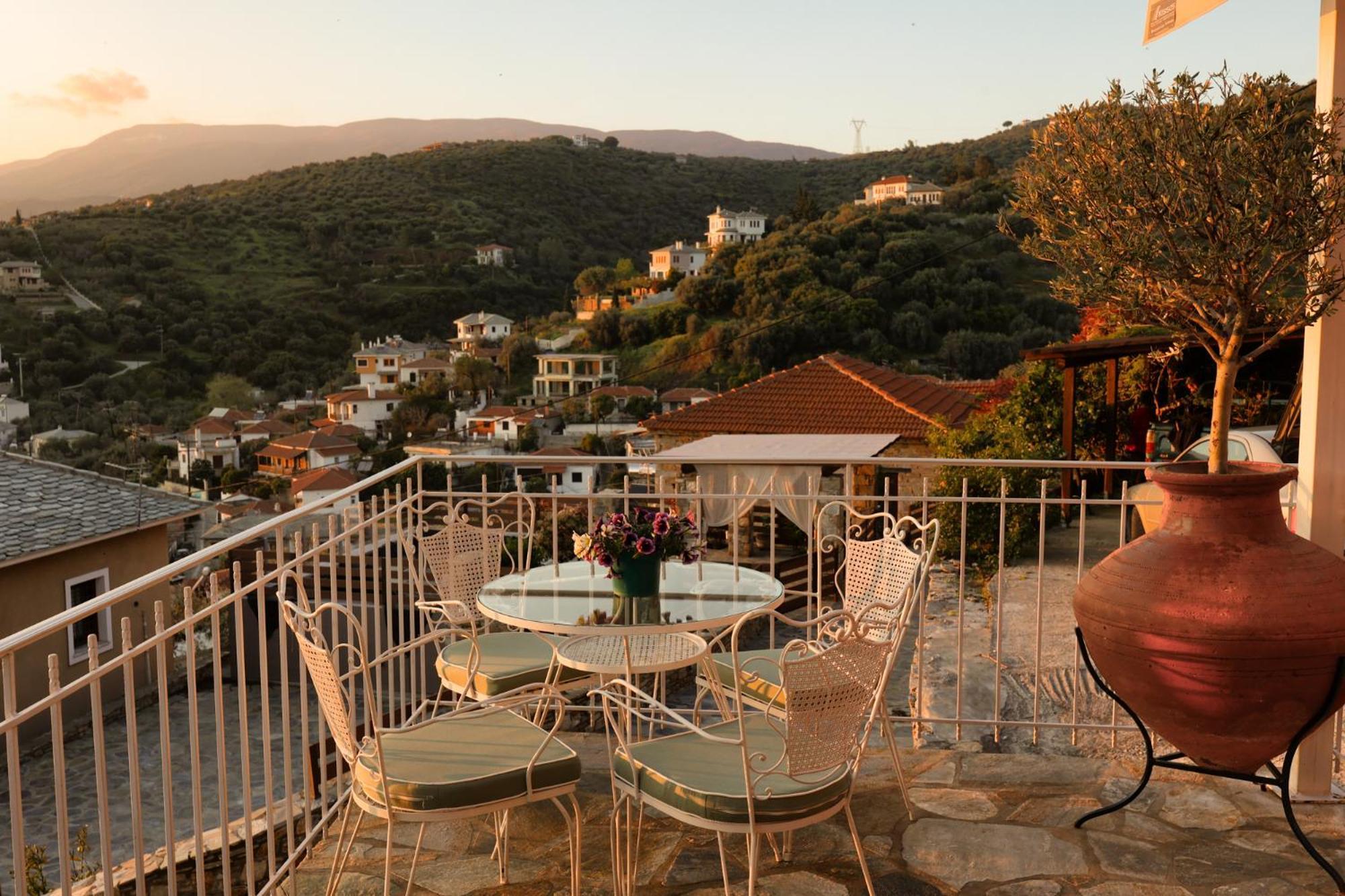 Με Θέα Το Ηλιοβασιλεμα 2 Villa Áfissos Buitenkant foto